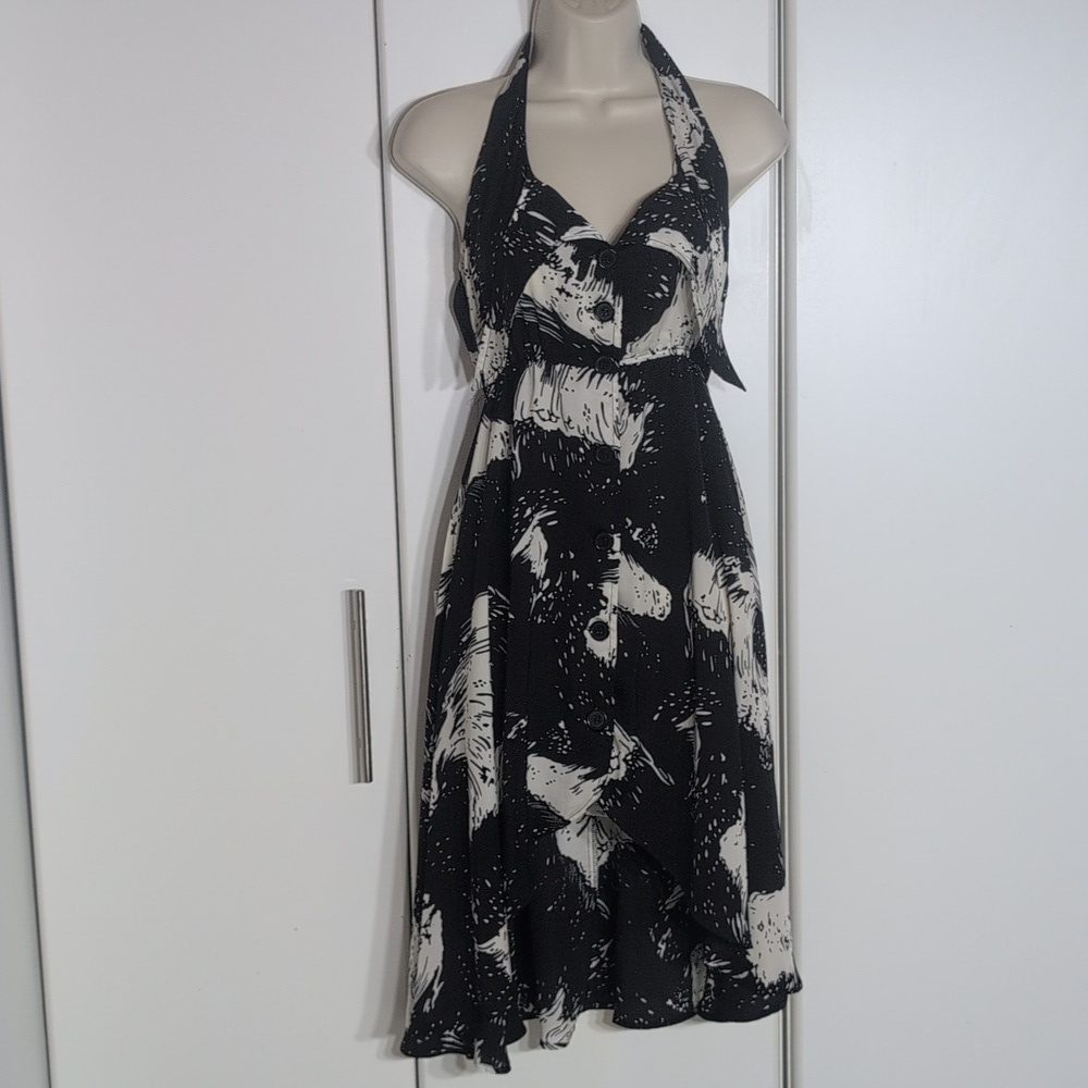 Forever 21 Elegant Black and Cream Women's Midi Dress Size Small